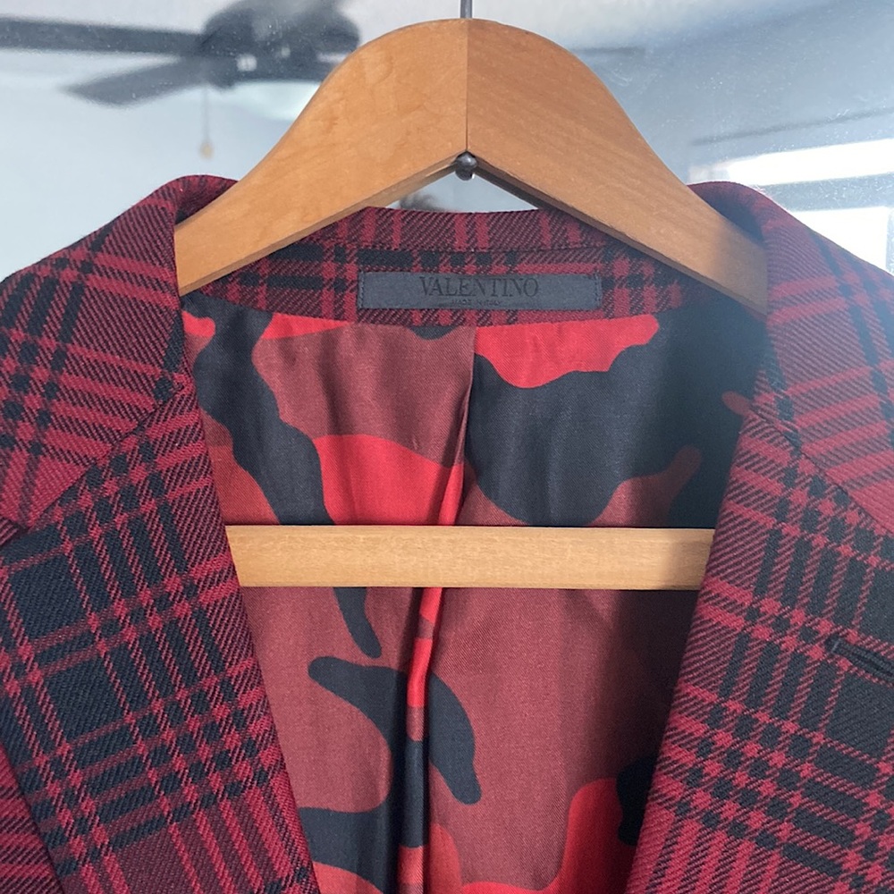 Valentino - Picture 3 of 16